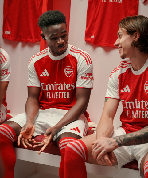 Röd Arsenal FC 2025/26 hemmatröja